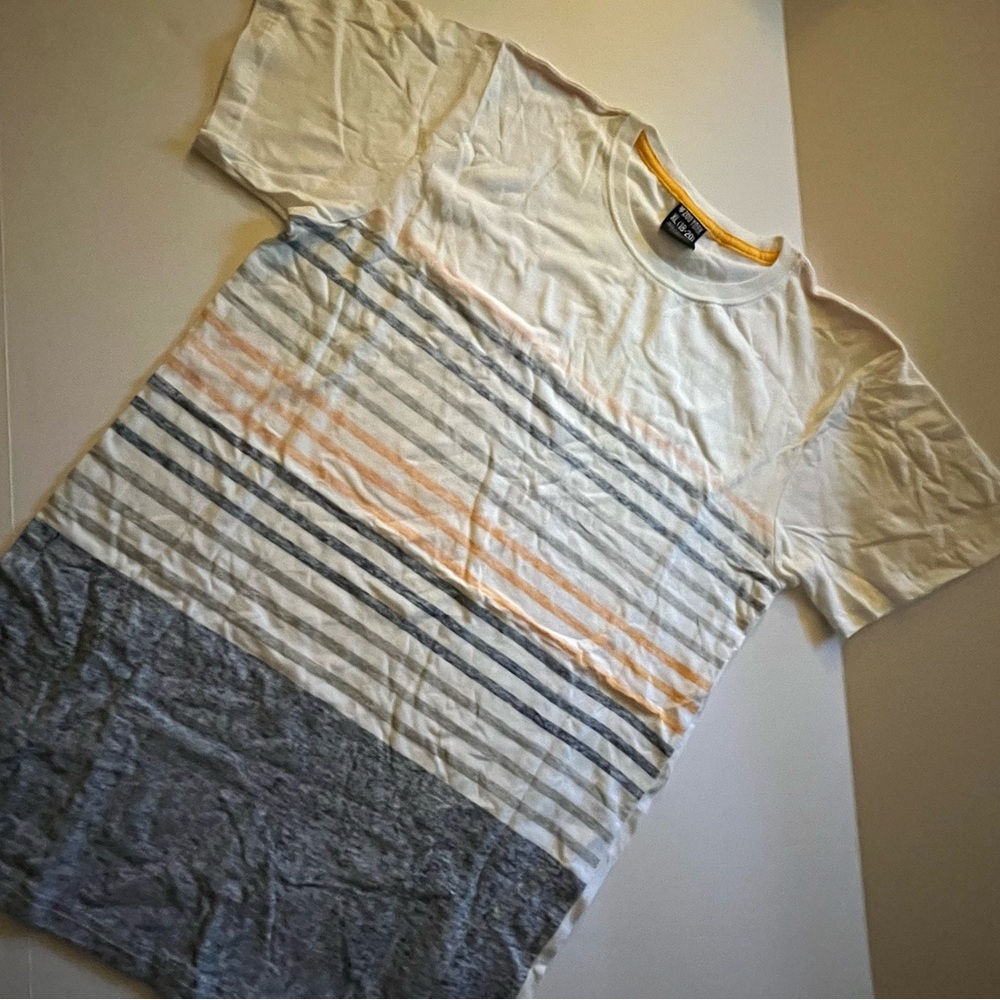 *Brand New Zoo York White/Striped Tshirt - Boys Size XL (18/20)
